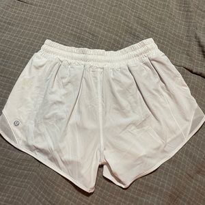 White Lululemon Hotty Hot Sz 6 Long Low Rise
